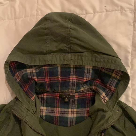 Military style jacket! Beautiful Green with plaid details! - Picture 2 of 9